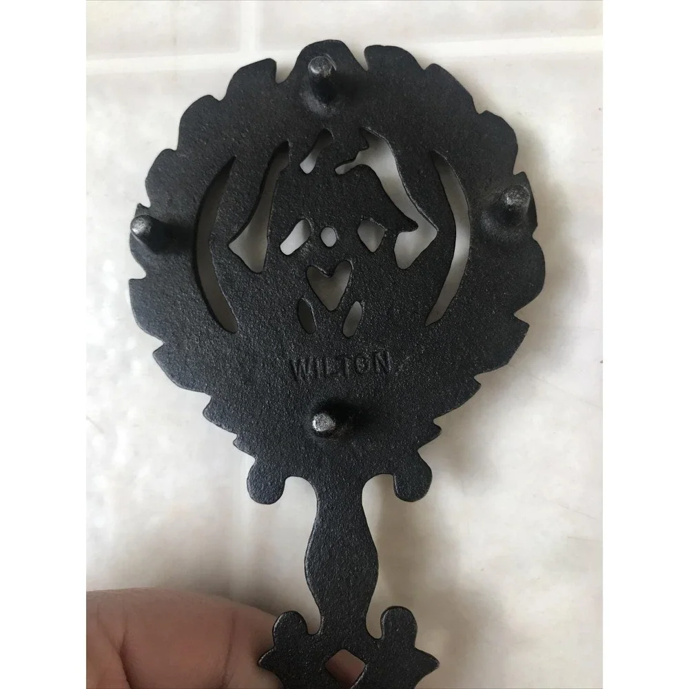 VINTAGE‎ WILTON CAST Iron Painted Flower Eagle Footed TRIVET 3X5 COLLECTIBLE